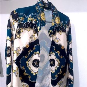 Long sleeve shirt with buttons